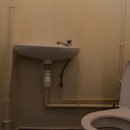 Spacious 2 Bedroom In 2nd Appartement *